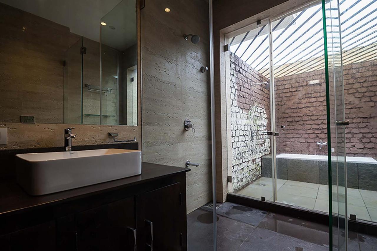 Stayvista'S Shivom Villa 12 - A Serene Escape With Views Of The Valley And Lake Lonavala Bagian luar foto
